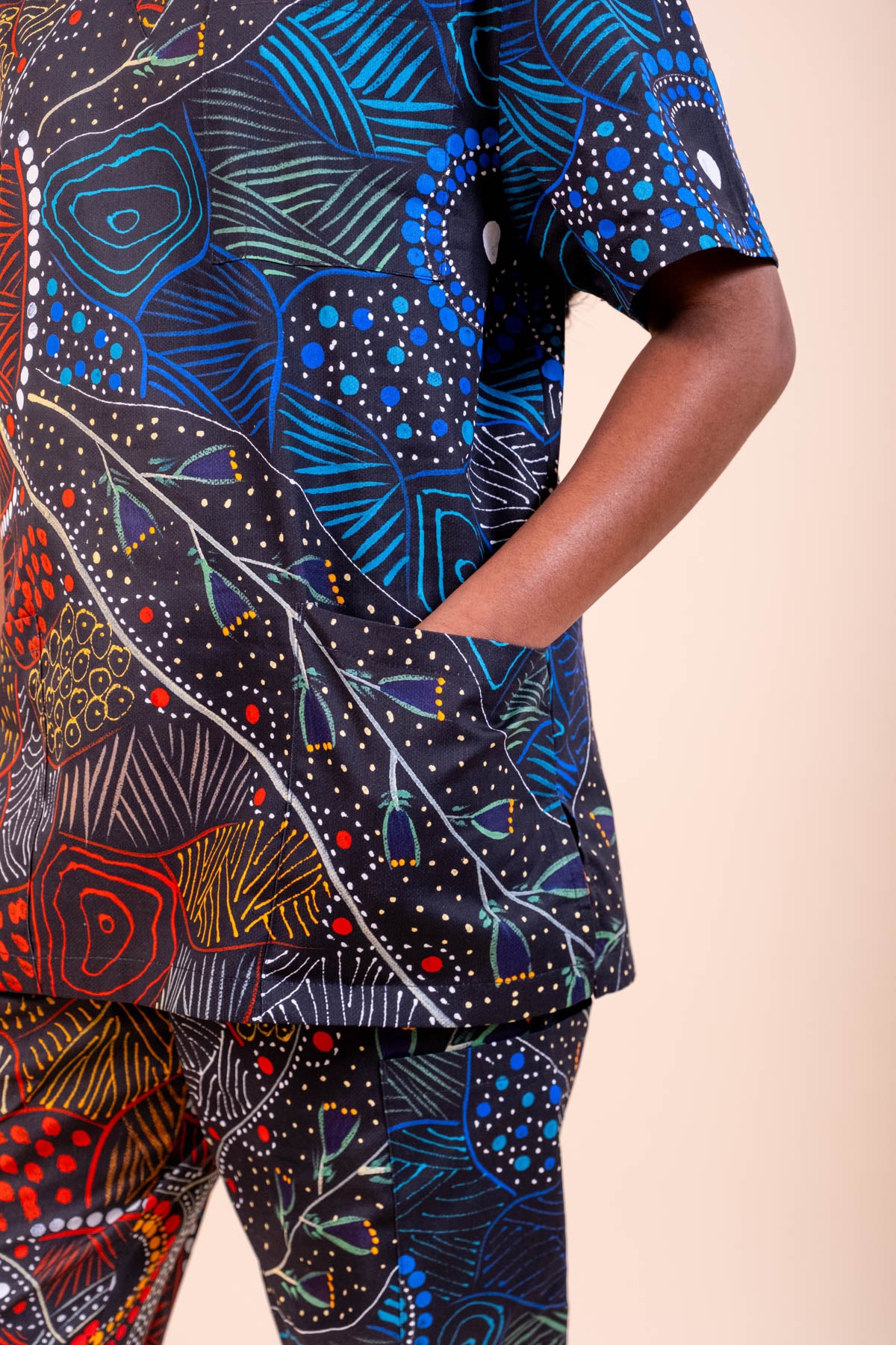 Wollumbin - Unisex Printed Scrub Top